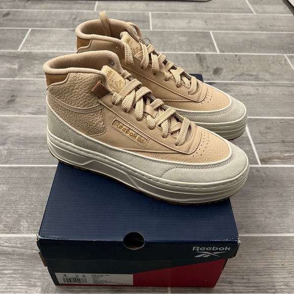 Reebok Women’s Tan and Cream Sneakers - Picture 1 of 9